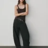 Twill-Hose mit mittlerer Leibhöhe und weitem Bein