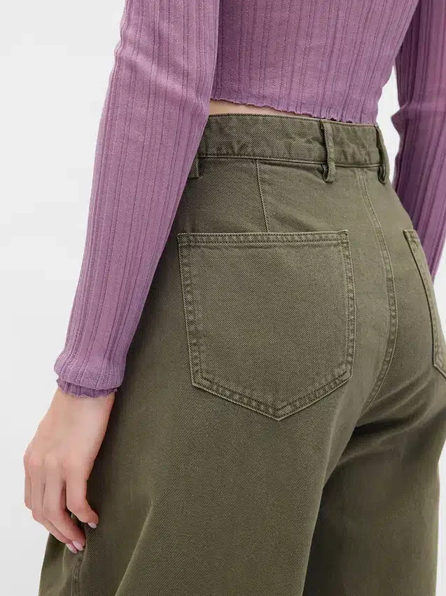 Twill-Hose mit mittlerer Leibhöhe und weitem Bein