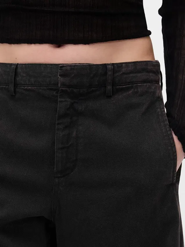 Twill-Hose mit mittlerer Leibhöhe und weitem Bein
