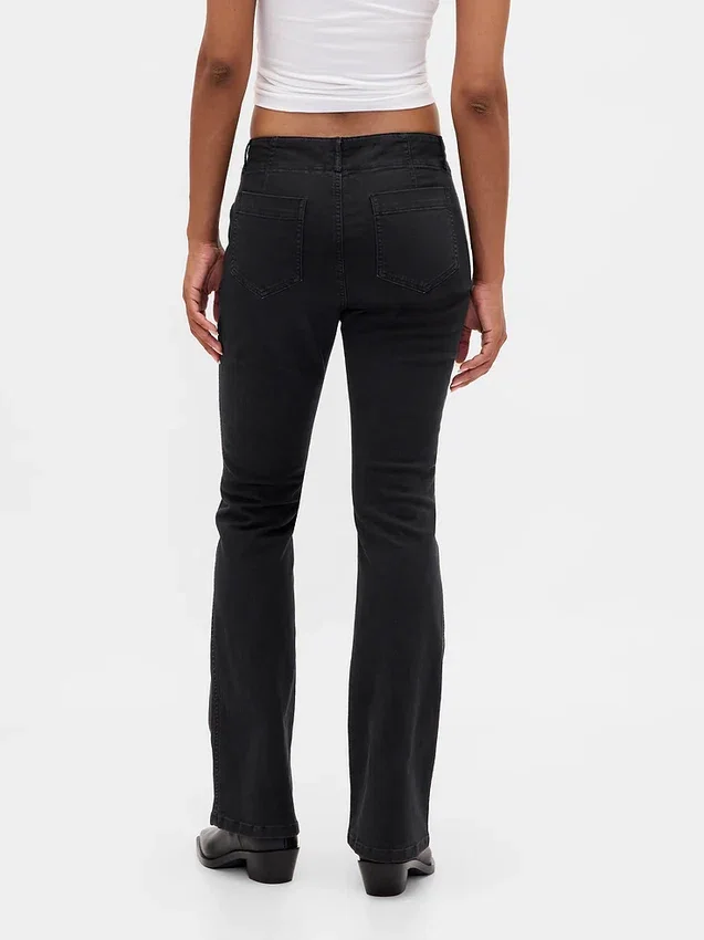 Twill-Hose mit niedriger Leibhöhe, lang und schmal geschnitten