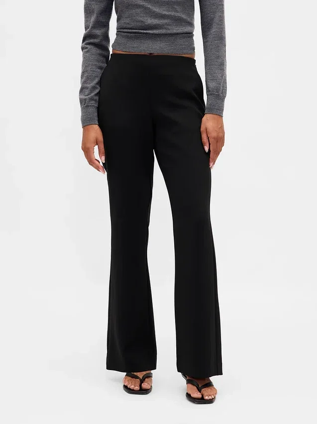 Twill-Hose mit niedriger Leibhöhe und ausgestelltem Bein