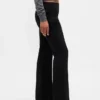 Twill-Hose mit niedriger Leibhöhe und ausgestelltem Bein