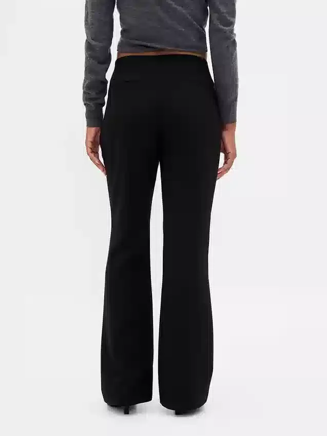 Twill-Hose mit niedriger Leibhöhe und ausgestelltem Bein