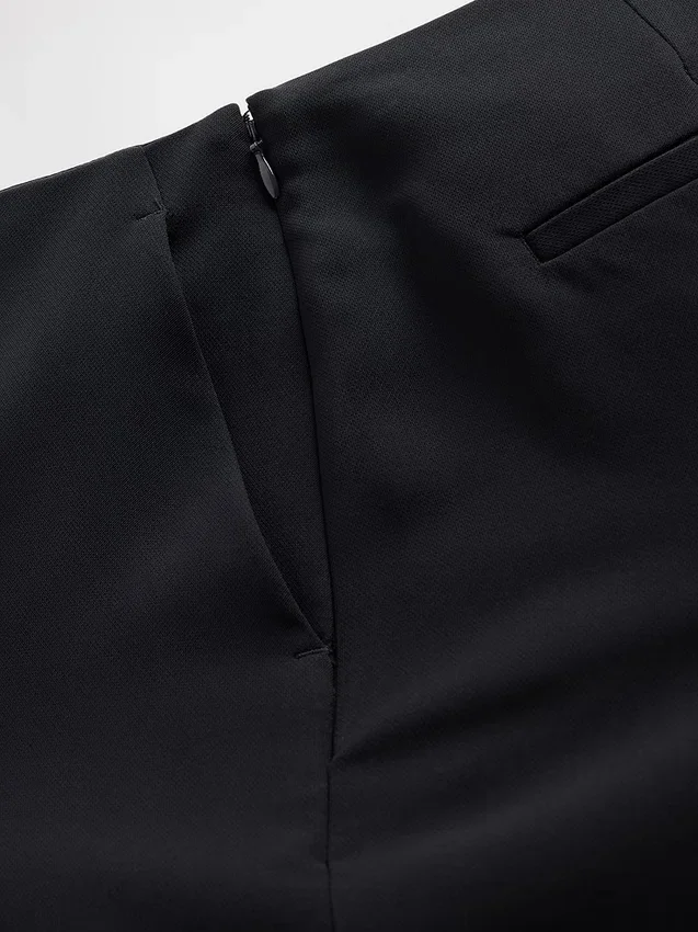 Twill-Hose mit niedriger Leibhöhe und ausgestelltem Bein