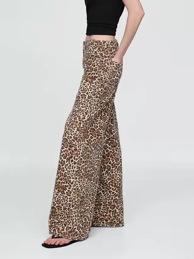 Ultrweiche Baggy-Jeans mit Leopardenmuster und mittlerer Leibhöhe