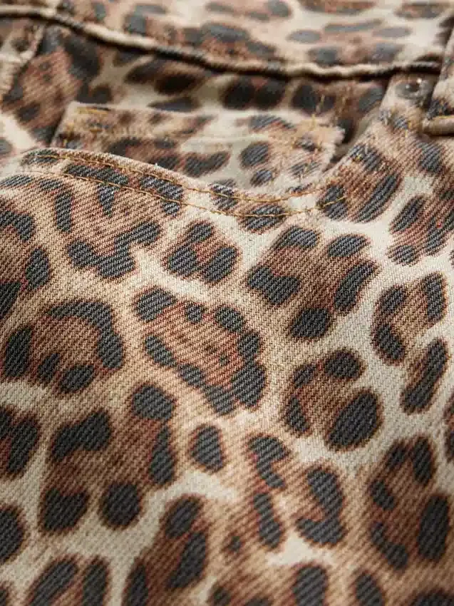 Ultrweiche Baggy-Jeans mit Leopardenmuster und mittlerer Leibhöhe