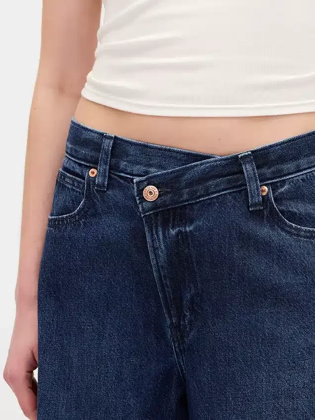 Ultrweiche Crossover-Jeans im Horseshoe-Schnitt mit hoher Leibhöhe