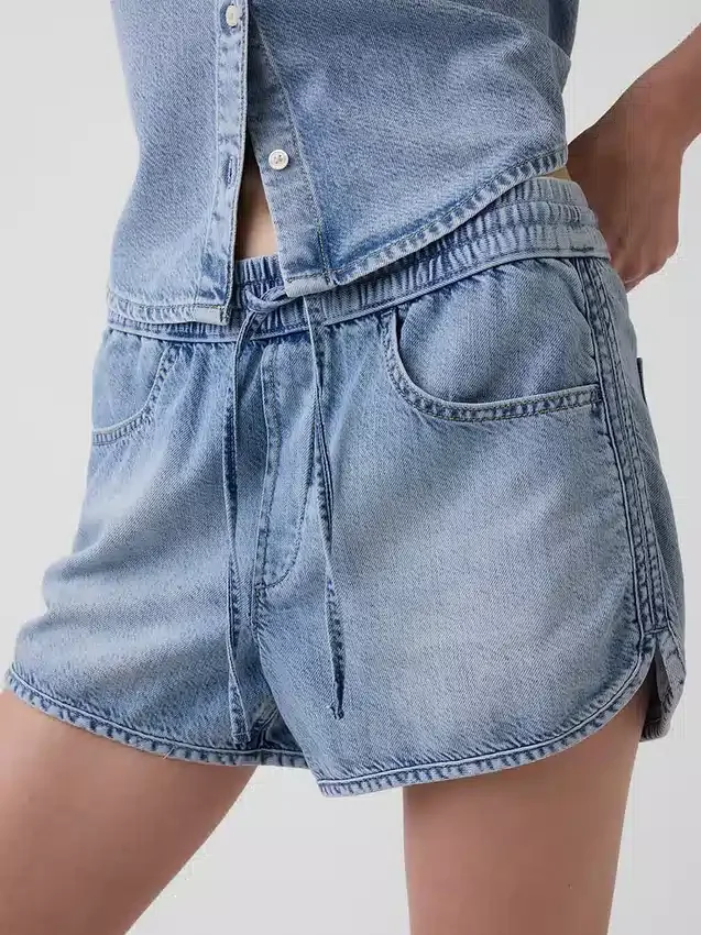 Ultrweiche Denim-Shorts „Easy Dolphin“ mit mittlerer Leibhöhe