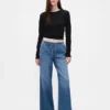 Ultrweiche, locker sitzende Jeans im 90er-Jahre-Stil mit niedriger Leibhöhe