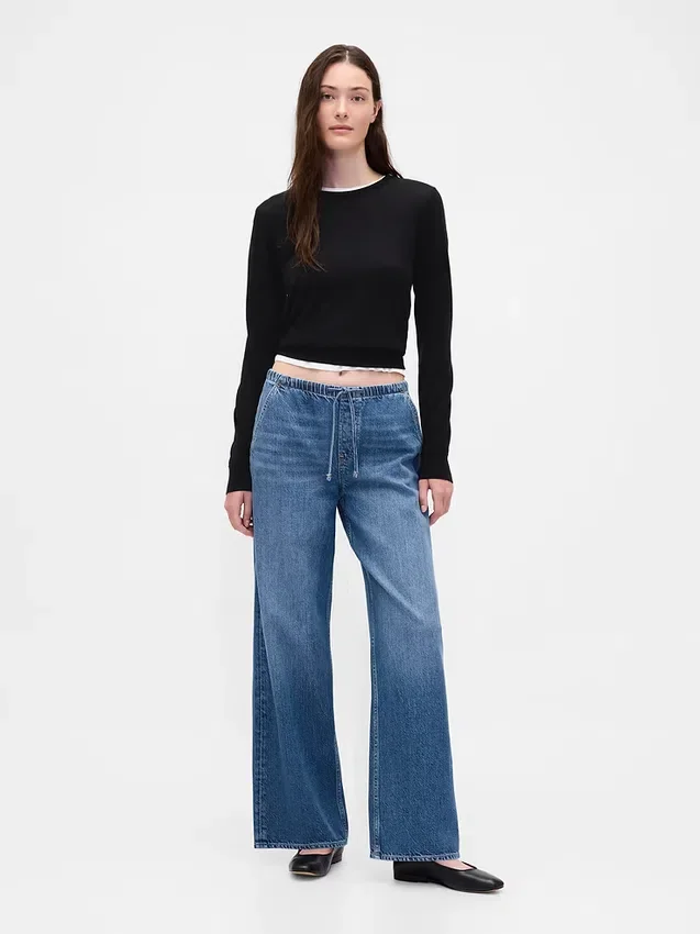 Ultrweiche, locker sitzende Jeans im 90er-Jahre-Stil mit niedriger Leibhöhe