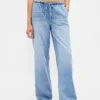 Ultrweiche, locker sitzende Jeans im 90er-Jahre-Stil mit niedriger Leibhöhe