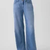 Ultrweiche, locker sitzende Jeans im 90er-Jahre-Stil mit niedriger Leibhöhe