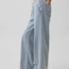 Ultrweiche, locker sitzende Jeans im 90er-Jahre-Stil mit niedriger Leibhöhe