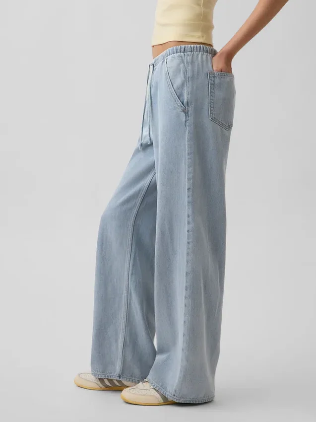 Ultrweiche, locker sitzende Jeans im 90er-Jahre-Stil mit niedriger Leibhöhe