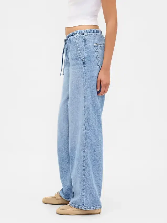 Ultrweiche, locker sitzende Jeans im 90er-Jahre-Stil mit niedriger Leibhöhe
