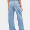 Ultrweiche, locker sitzende Jeans im 90er-Jahre-Stil mit niedriger Leibhöhe