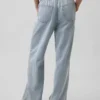 Ultrweiche, locker sitzende Jeans im 90er-Jahre-Stil mit niedriger Leibhöhe