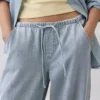 Ultrweiche, locker sitzende Jeans im 90er-Jahre-Stil mit niedriger Leibhöhe