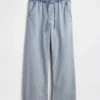 Ultrweiche, locker sitzende Jeans im 90er-Jahre-Stil mit niedriger Leibhöhe