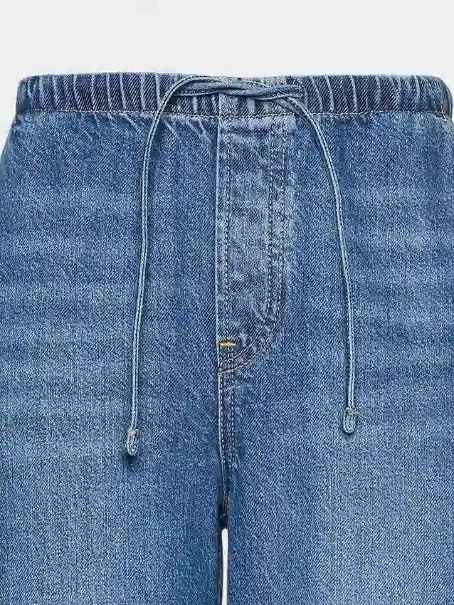 Ultrweiche, locker sitzende Jeans im 90er-Jahre-Stil mit niedriger Leibhöhe
