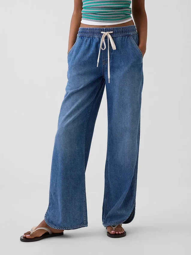 Ultrweiche, locker sitzende Jeans im 90er-Jahre-Stil mit tiefem Bund und Dolphin-Saum