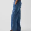 Ultrweiche, locker sitzende Jeans im 90er-Jahre-Stil mit tiefem Bund und Dolphin-Saum