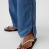 Ultrweiche, locker sitzende Jeans im 90er-Jahre-Stil mit tiefem Bund und Dolphin-Saum