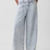 Ultrweiche, weit geschnittene Micro-Gürtel-Jeans mit mittlerer Leibhöhe