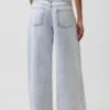 Ultrweiche, weit geschnittene Micro-Gürtel-Jeans mit mittlerer Leibhöhe
