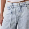 Ultrweiche, weit geschnittene Micro-Gürtel-Jeans mit mittlerer Leibhöhe