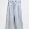 Ultrweiche, weit geschnittene Micro-Gürtel-Jeans mit mittlerer Leibhöhe