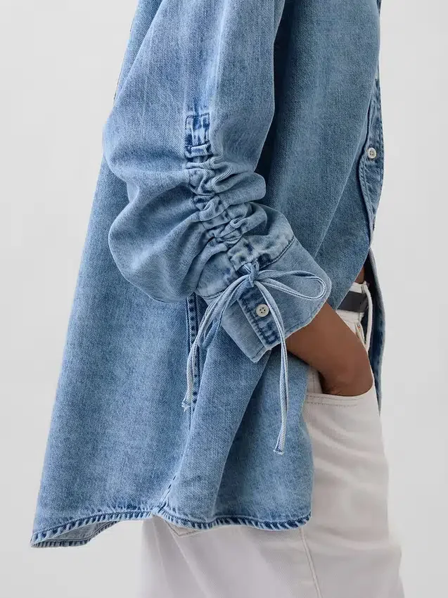Ultrweiches Denim-Hemd in Oversize-Passform mit gerafften Ärmeln