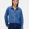 Ultrweiches Oversize-Hemd aus Denim mit geradem Saum und verkürzter Länge