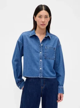 Ultrweiches Oversize-Hemd aus Denim mit geradem Saum und verkürzter Länge
