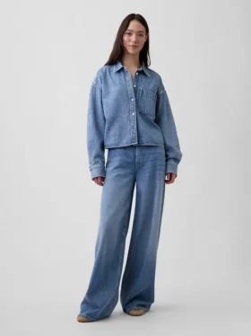 Ultrweiches Oversize-Hemd aus Denim mit geradem Saum und verkürzter Länge