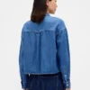 Ultrweiches Oversize-Hemd aus Denim mit geradem Saum und verkürzter Länge