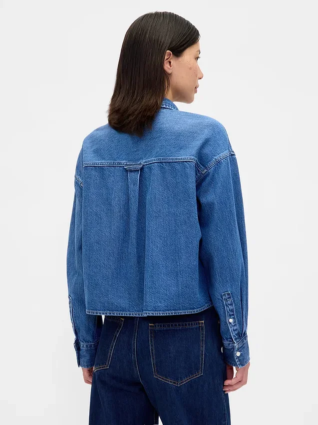Ultrweiches Oversize-Hemd aus Denim mit geradem Saum und verkürzter Länge