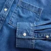 Ultrweiches Oversize-Hemd aus Denim mit geradem Saum und verkürzter Länge