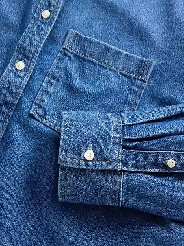 Ultrweiches Oversize-Hemd aus Denim mit geradem Saum und verkürzter Länge
