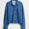Ultrweiches Oversize-Hemd aus Denim mit geradem Saum und verkürzter Länge