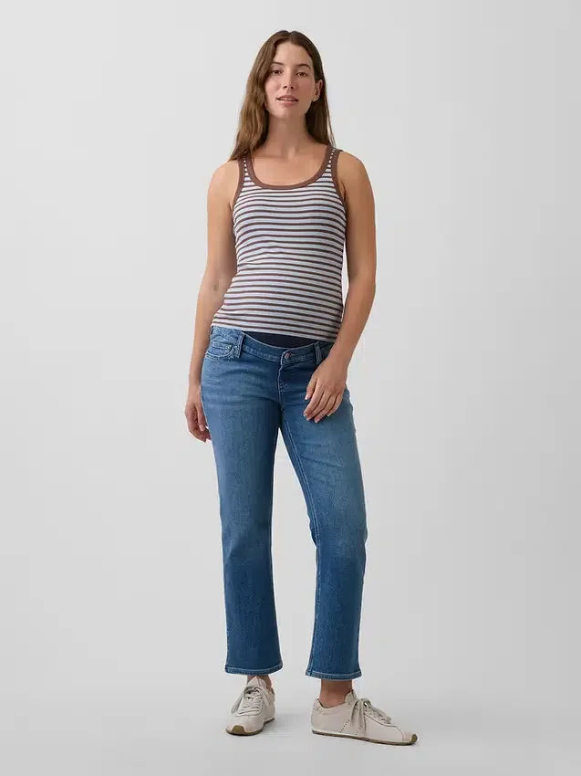 Umstandsjeans mit durchgehendem Einsatz im 90er-Jahre-Stil, schmal geschnitten, gerade Beinschnitt, verkürzt