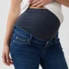 Umstandsjeans mit durchgehendem Einsatz im 90er-Jahre-Stil, schmal geschnitten, gerade Beinschnitt, verkürzt