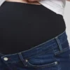 Umstandsjeans mit durchgehendem Einsatz in schmaler Passform