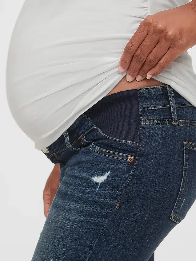 Umstandsmode-Jeans im Skinny-Schnitt mit eingesetzten Einsätzen und Knöchellänge