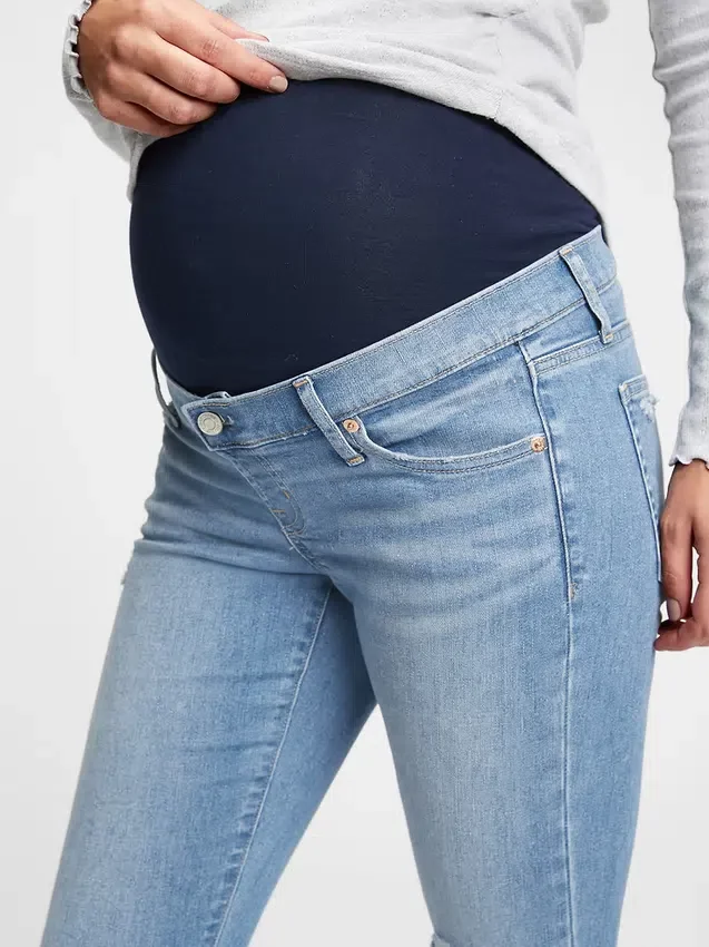 Umstandsmode-Jeans mit echtem Bund, durchgehendem Einsatz und abgenutzten Details, Skinny-Schnitt, Knöchellang