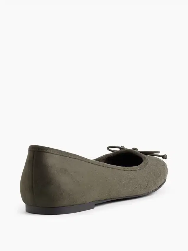 Vegane Ballerinas aus Wildleder