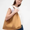 Vegane Slouchy-Tragetasche aus Wildlederimitat