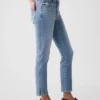 Vintage-Slim-Jeans mit mittlerer Leibhöhe und gespaltenem Saum