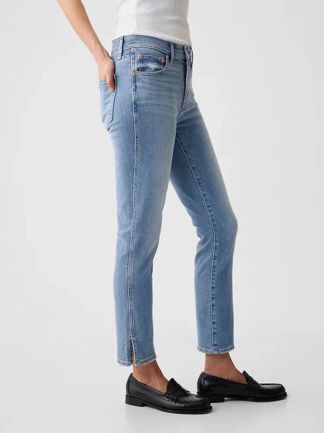 Vintage-Slim-Jeans mit mittlerer Leibhöhe und gespaltenem Saum