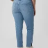 Vintage-Slim-Jeans mit mittlerer Leibhöhe und gespaltenem Saum